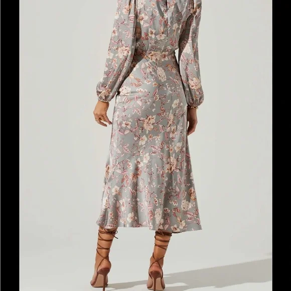 Astr the Label  Floral Long Sleeve Dress - Picture 3 of 3
